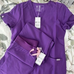 FIGS ultra violet scrubs set